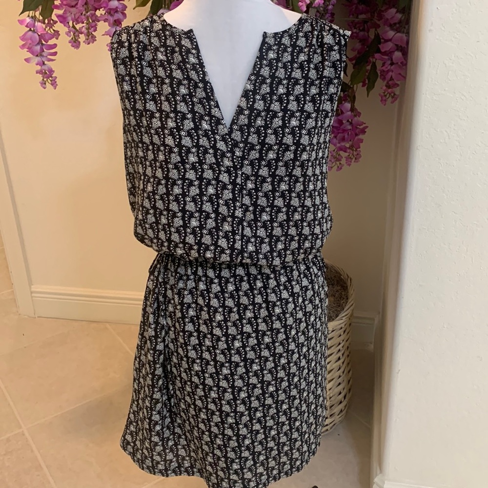 Gap black and white line sleeveless dress